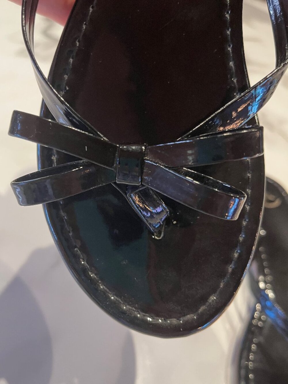 MKS Maker's Shoes black patent bow flip-flop sandal - Size 7 - Picture 4 of 7